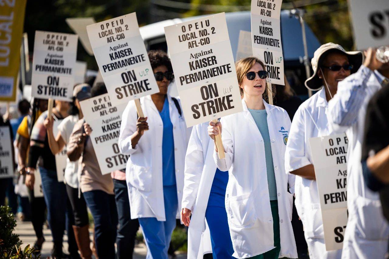 美国罢工潮持续蔓延，最大医疗机构超7万人将罢工3天-第1张图片-太平洋在线下载